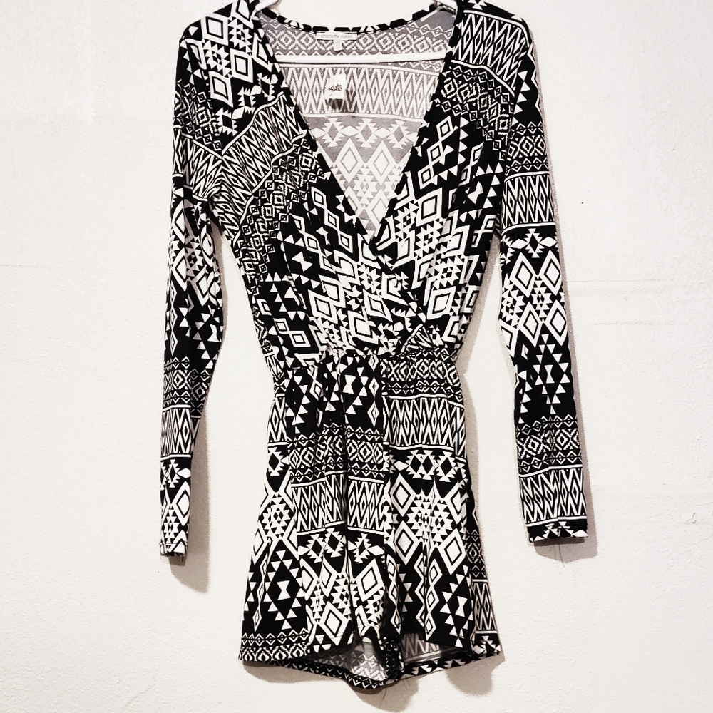 NWT Women's XS Romper Black White Pattern Summer